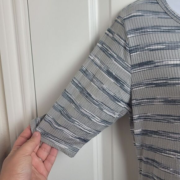 NWT- LULAROE Julia Dress - Picture 3 of 10